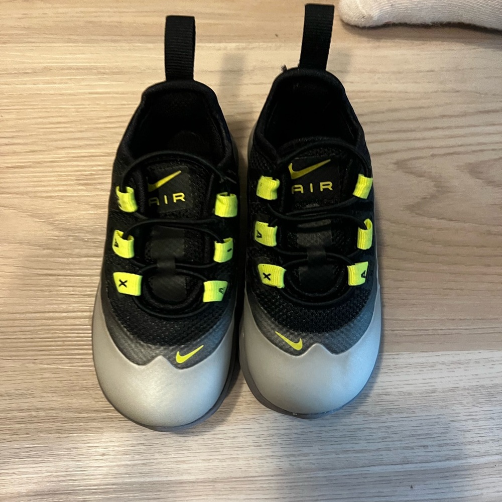 Nike Kids Black and Neon Yellow Sneakers